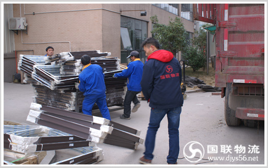门窗运输 长沙物流公司装货场景图 门窗运输 长沙物流公司装货场景图