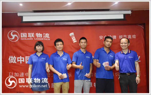 刘总与项目负责人合影 刘总与项目负责人合影